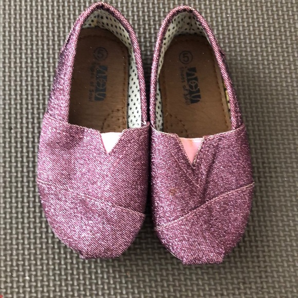 Sparkling pink shoes! - Picture 2 of 4